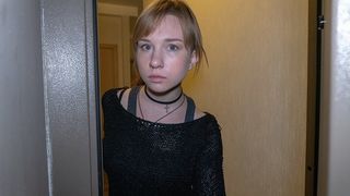 DEBT4k. Teen Schuldner Zahlt Für Schulden Mit Zartem Mund Und Vagina