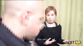 DEBT4k. Teen Schuldner Zahlt Für Schulden Mit Zartem Mund Und Vagina