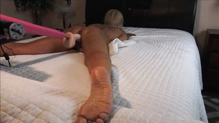 TANNED BLONDE AMATEUR FUCKS STRYKER DILDO MACHINE FOOT CUM SHOT