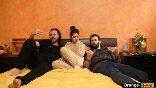 Scopata in Tutti i Modi Da Due Amici Che Riprendono Le Loro Avventure Sessuali