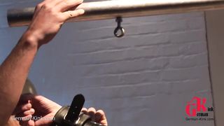 Sklave Puzzylicker Bekommt Die Klobürste in Den Arsch..... Pervert - Kinky