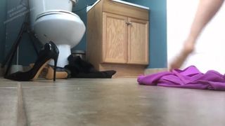 Giantess Mom's Toilet Slave