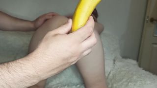 Я выебал БАНАНОМ маленькую СУКУ!!