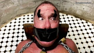 Dominatrix Mistress April - Waterboarding slave - Capture