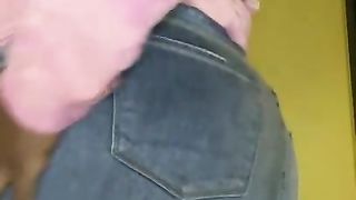 Ebony Goddess Wets Jeans