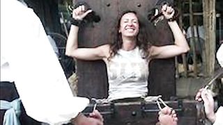 TICKLE FOOT FETISH FUCK PORN KNISMOLAGNIA