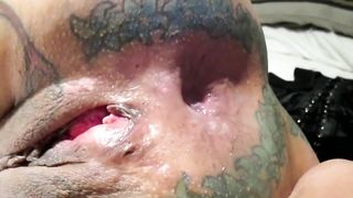 94 - Trae Al Vecino Con un Amigo, Se Turnan Para Chuparme y Follarme El Culo.