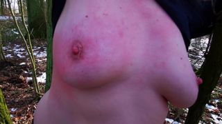 Halt dich an den Bäumen fest während ich deine Titten benutze