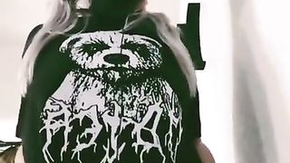 Hardcore Heavy-Metal Bunny rides her vibrator and fucks herself up against a wall (spanking)