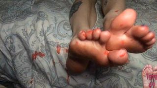 amateur feet waxing CANDLE WAX OVER THE FEET