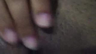 Bucetinha apertadinha gozando