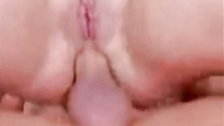 Tudo o que ela quer fazer é montar no pau