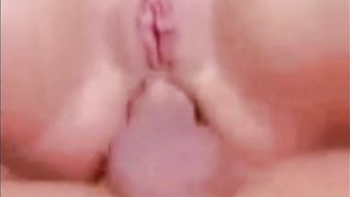 Safada tampando o rosto enquanto esta sendo fodida pelo amante