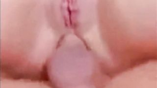 Safada tampando o rosto enquanto esta sendo fodida pelo amante