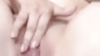 Esposinha novinha gemendo com amigo no motel e corno filmando