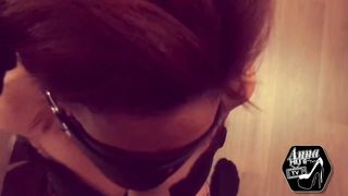 Mon amant me baise menottée avec une gorge profonde baveuse et une sodomie profonde beurette fr