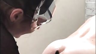 Русская госпожа учит возбужденному фистингу и унижению