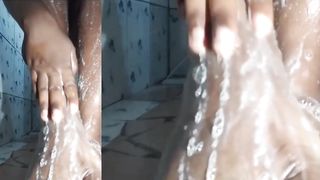 Cyndy Blackslave - Feet washing - Closeup