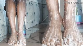 Cyndy Blackslave - Feet washing - Closeup