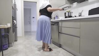 I show my stepson my ass and turn him on.