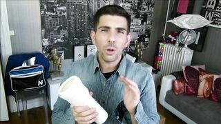 TAPE TOI UNE ACTRICE PORNO : FLESHLIGHT ANGELA WHITE