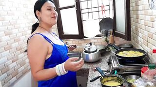 Cooking sex deeply throat the pussy