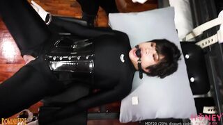 DominaFire Makes Salome Salvi Squirt with Strapon