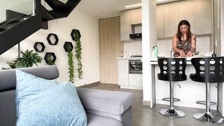 I fuck the pizza guy while my husband looks for cash to pay